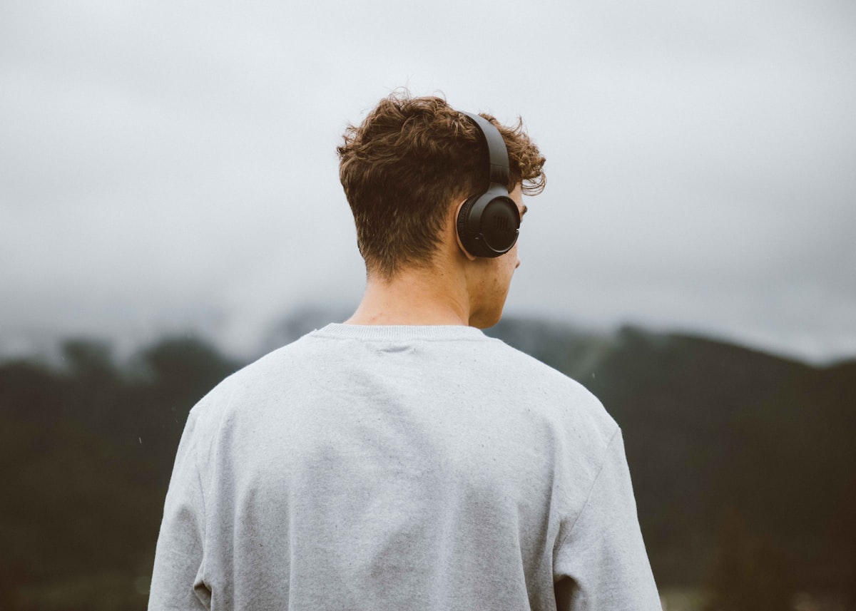 Personne au casque, immersion emotionnelle dans la musique